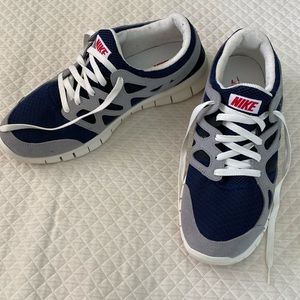 Nike tennis shoes men’s size 13